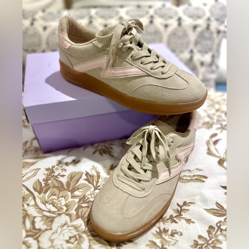 NWT- Madden Girl Women's Beige/Taupe and Pink Sneakers- 8